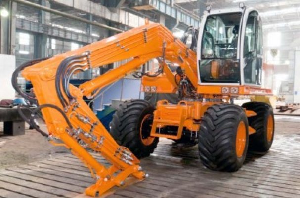 Primul excavator românesc lucrează în Olanda